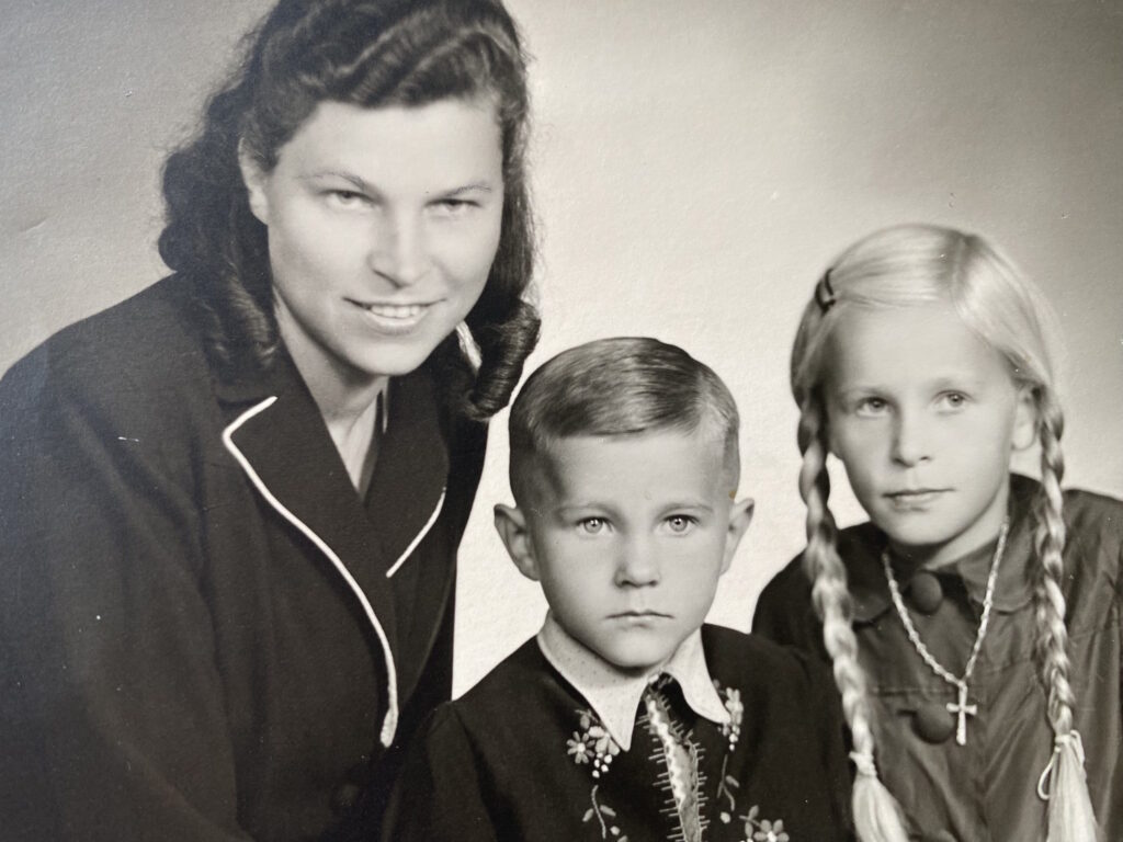 Adolf with monther and sister 1949